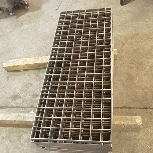 插接鋼格板、互插鋼格柵板：綠色環(huán)?？苫厥? /> 
</p>
（一）鋼材來源及可追溯性<br />
優(yōu)質(zhì)鋼材選用<br />
<strong><a href=