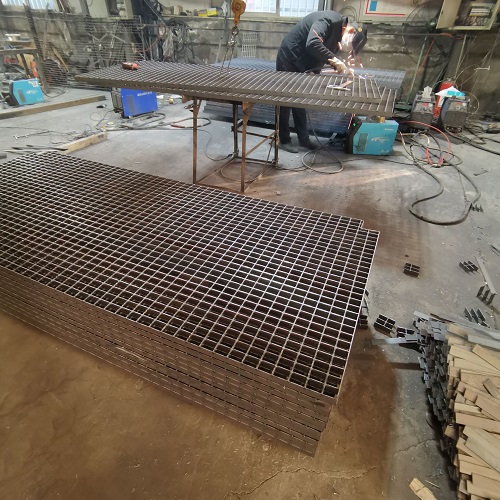 平臺(tái)鋼格板鋼格柵的適用場景及性能