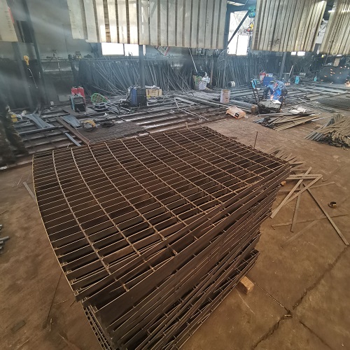 石化行業(yè)鋼格板防火方案：阻燃涂層如何選擇？