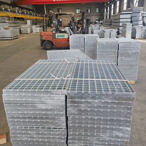 鋼格板表面處理方式對比：噴漆、鍍鋅、不銹鋼哪種更耐用？