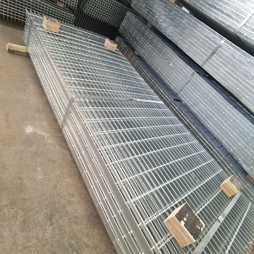 鋼格柵材質(zhì)怎么挑？一文讀懂碳鋼、不銹鋼的優(yōu)劣勢