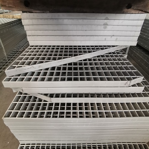 鋼格柵材質(zhì)怎么挑？一文讀懂碳鋼、不銹鋼的優(yōu)劣勢