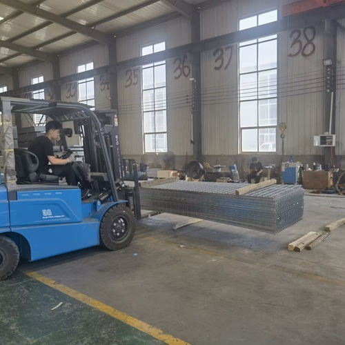 從工廠到市政，鋼格柵如何撐起工程建設(shè)半邊天？