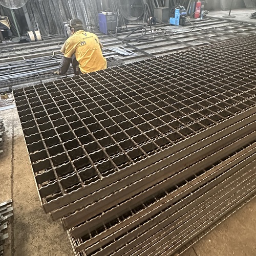 鋼格板現(xiàn)場(chǎng)切割要注意什么細(xì)節(jié)