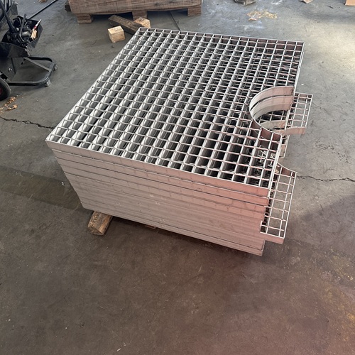 鋼格柵板在橋梁橋面鋪設(shè)中的表現(xiàn)