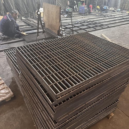 鋼格板高空安裝安全技巧，工程人必學(xué)